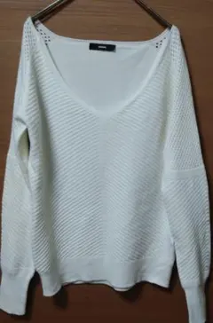 美品　ディーゼル　ニット　Vネック　レディース