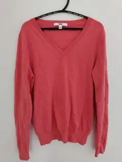 UNIQLO コーラルピンク Vネックニット（М）