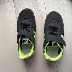 New Balance 黒/黄緑 スニーカー ベルクロ