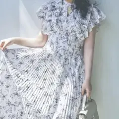 フリルギャザーフラワープリーツワンピース　dazzlin ホワイト