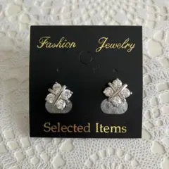 シルバー カラー花形 クリスタル 装飾イヤリング　新品未使用品