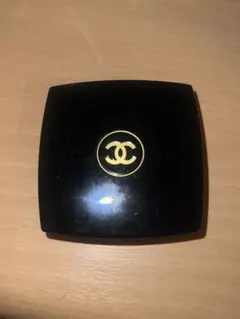 シャネル CHANEL アイシャドウ　レッド