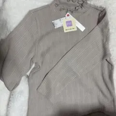 【新品未使用】リブ編みフリルネックニット M ベージュ