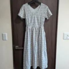 ユニクロ　新品　PAUL & JOE 花柄　Vネック　半袖ワンピース S　UT