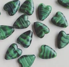 15mm 8個　硝子　チェコビーズ　ハート　グリーン