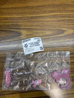 「1個」 TWICE LOVELYS アクリルカラビナフロッキーマスコット モモ