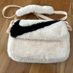 ショルダーバッグ ファー　ナイキ