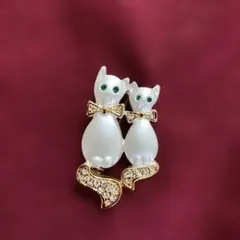 2匹の猫 ブローチ パール×ゴールド スワロフスキー ねこ アニマルアクセサリー