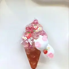 【再販△】レジン ヘアゴム ソフトクリーム 猫ちゃん いちご◡̈♥︎ピンク 再販△】レジン ヘアゴム ソフトクリーム 猫ちゃん いちご◡̈