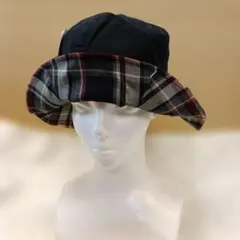 黒とチェック柄のバケットハット　リバーシブル