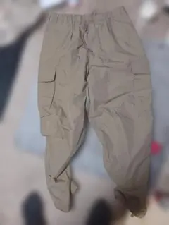UNIQLO ベージュ カーゴパンツ ウエスト76-84cm