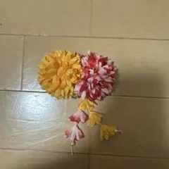 花飾り 髪飾り 黄色 赤色 クリップ付き