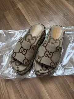 【美品】GUCCI GG スライド サンダル ベージュ エボニー 8 美品】GUCCI GG スライド サンダル ベージュ エボニー 8 - メルカリ