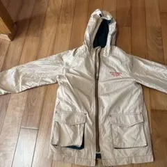 フード付きベージュジャケット