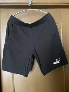 PUMA ブラックショートパンツ