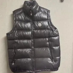MONCLER ブラック ダウンベスト