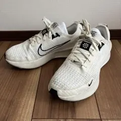 NIKE INTERACT RUN ホワイト スニーカーのサムネイル