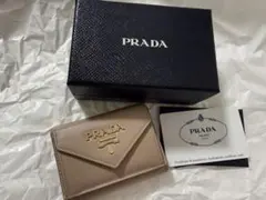 未使用同様 PRADA プラダ ヴィッテロレザー キーケース ベージュ