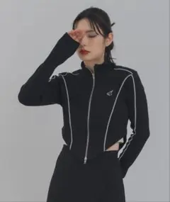 美品 カットアウトジップトップス トップス Calon mie 韓国コーデ