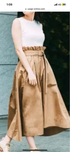 emmi ホワイトリブトップ付きベージュフレアワンピース