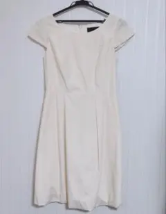 UNTITLED バルーン型　ひざ丈ワンピース アイボリー　サイズ2