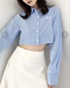 リゼクシー クロップドカラーシャツ ブルーのサムネイル