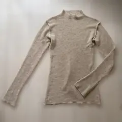 リブ編みタートルネックニット ベージュ