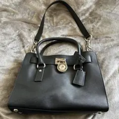 Michael Kors ブラック ショルダー付きハンドバッグ