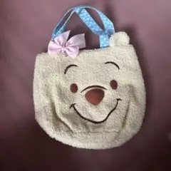 ディズニー　クマのプーさんデザインのバッグ