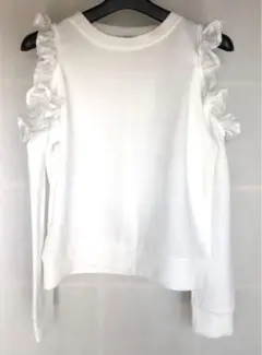 肩開きフリルトップス　トレーナー 肩だし 長袖 きれいめ フリル 無地 白