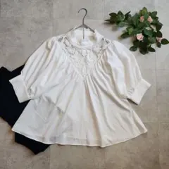 【美品】RUIRUE BOUTIQUE トライアングルレースブラウス白　Lサイズ