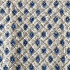 美品【ハギレ】青と白のダイヤモンド模様キルティング生地