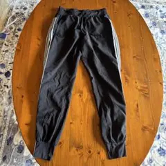 美品　AVIA 柔らかシャカシャカパンツ サイドストライプ付き　女性用XSーS