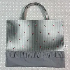 デコレクションズさくらんぼ柄のフリル付きレッスンバッグ　CHECK&STRIPE