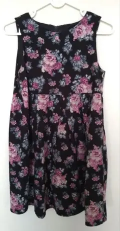BeBe　ワンピース　140㌢　フラワー