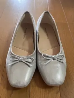 シルバー リボン付き フラットシューズ 37