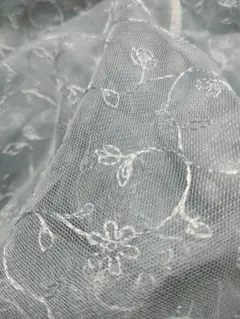 薄い青の花柄刺繍レース生地