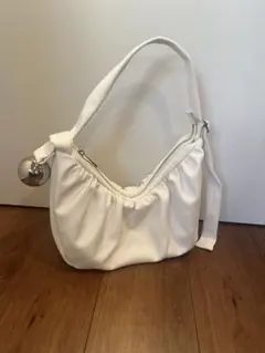 ELENDEEK メタルボール付きホワイト ショルダーバッグ