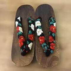 m*e様 伝統的な木製下駄 花柄鼻緒