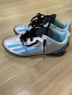 アディダス　サッカー　トレシュー　メッシモデル