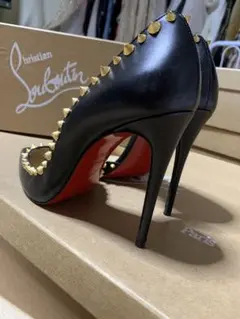 Christian Louboutin ブラックハイヒール ゴールドスタッズ⭐︎