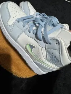 NIKE AIR JORDAN 1 MID SE アイスブルー スニーカー