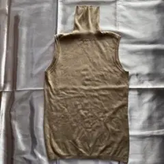 theor 2 ベージュ ノースリーブハイネックセーター