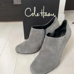 Cole Haan グレー スエード ブーツ　ブーティ　ヒール新品の替えあります