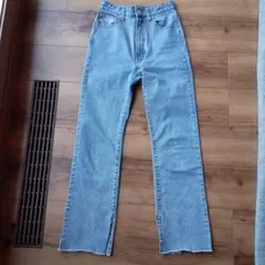 Chico　裾スリットライトブルーストレートデニム