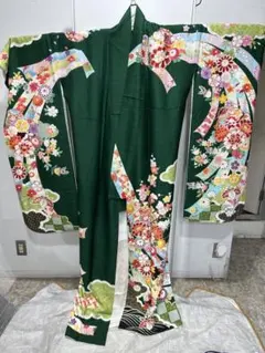 深緑色 振袖 花柄 華やかのサムネイル
