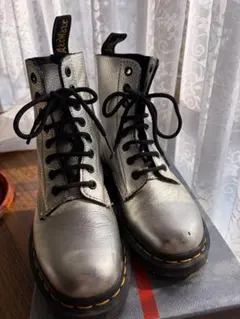 ドクターマーチン シルバー レースアップブーツ