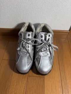 （値下げしました‼️）Golden Bear スニーカー シルバー 24.0cmのサムネイル
