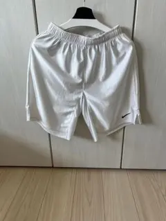 Nike ホワイト ショートパンツ M