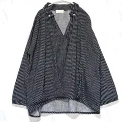 【kuu:】スキッパーブラウス/Vネック/ ネイビーストライプ柄/ 長袖